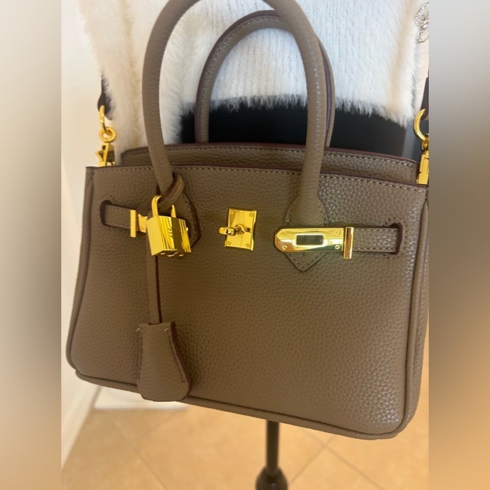 Tan  Leather Handbag With  Gold Accents Handheld Or Crossbody